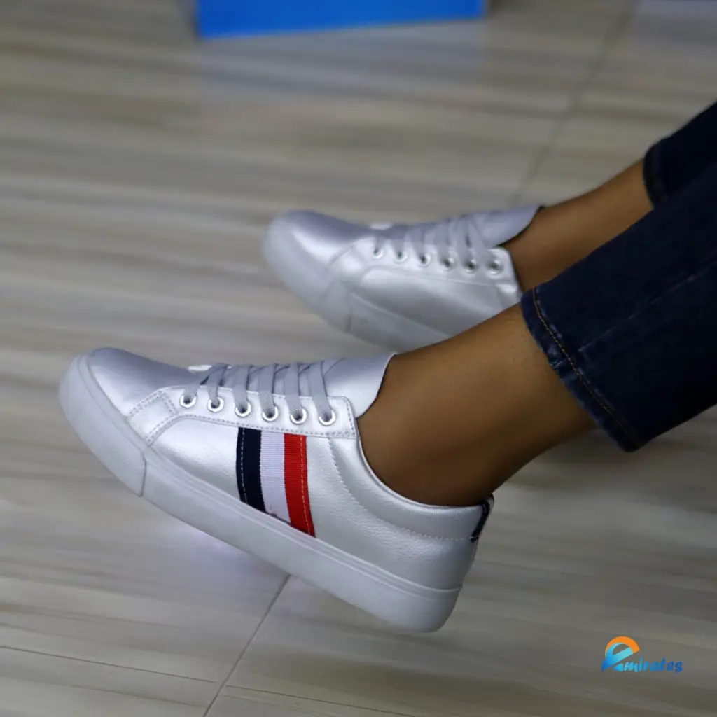 Jordan lace sneakers 2500.webp